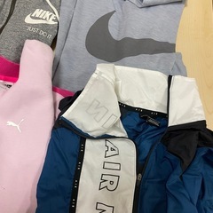 スポーツウェア　パーカー　ジャンパー　ナイキ　adidasの画像