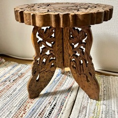 木彫りテーブル小の画像