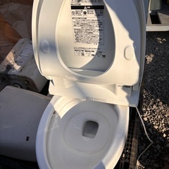 中古TOTO ウォシュレット便座の画像