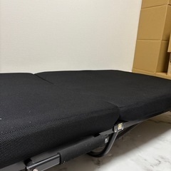 折りたたみ式シングルベッドの画像