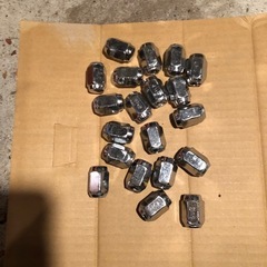 225/65/R17 スタッドレスタイヤ4本セット　取付ナット付きの画像