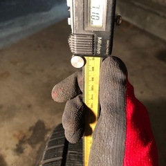 225/65/R17 スタッドレスタイヤ4本セット　取付ナット付きの画像