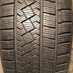 225/65/R17 スタッドレスタイヤ4本セット　取付ナット付きの画像