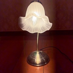 アンティーク調のテーブルランプの画像