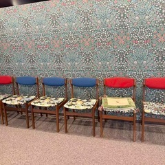 机と椅子の画像