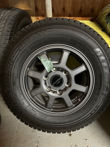 ハイエース用スタッドレス
ホイル