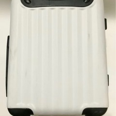白 スーツケース キャリーケースの画像
