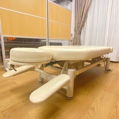電動昇降式　高田ベッド　施術ベッド　カイロベッド　　　の画像