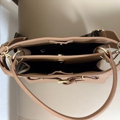 ベルトモチーフハンドバック
の画像