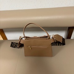 ベルトモチーフハンドバック
の画像