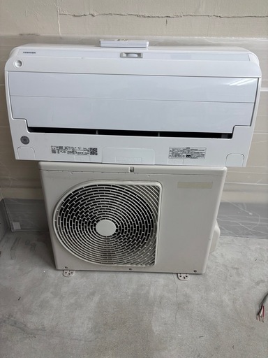 ?東芝の安心エアコン?取付込?お掃除機能付き❄️クリーニング済✨️中古 東芝 TOSHIBA ルームエアコン RAS-H221RT 2