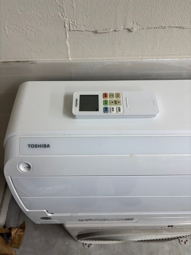 ?東芝の安心エアコン?取付込?お掃除機能付き❄️クリーニング済✨️中古 東芝 TOSHIBA ルームエアコン RAS-H221RT 2