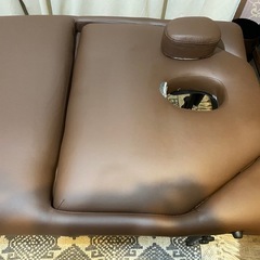 ✳︎締切ました✳︎【無料】エステ、マッサージベッド◆リクライニング式折り畳みベッド◆ブラウンの画像