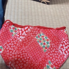 赤い巾着袋の画像