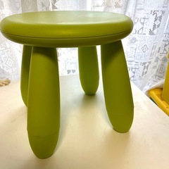 (お話し中)
お子さん用サイズのテーブルとイスの画像