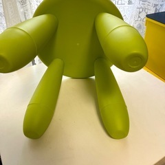 (お話し中)
お子さん用サイズのテーブルとイスの画像