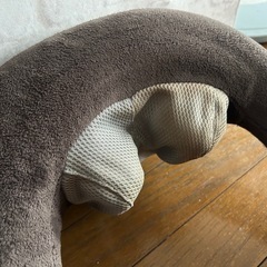 首揉み　ブラウンの画像