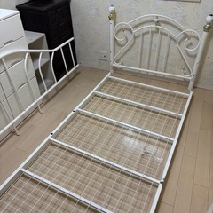 おしゃれなパイプベットの画像