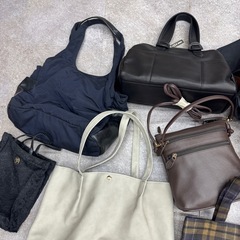 バッグ たくさんの画像