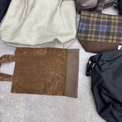 バッグ たくさんの画像
