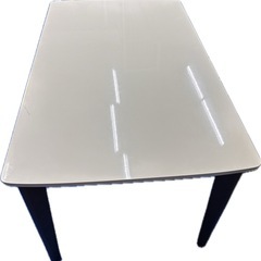 ダイニングテーブル・椅子4脚セット
の画像