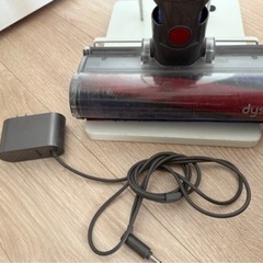 ダイソンV7 fluffy 自立スタンド付き掃除機の画像