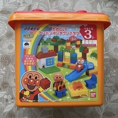 たのしいアンパンマンタウンバケツとはじめてのブロックバケツLの画像
