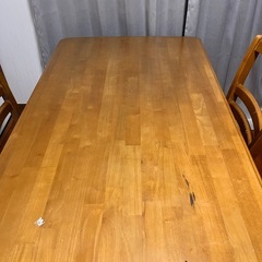 ダイニングテーブルの画像