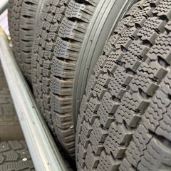 ハイエース用　スタッドレスタイヤ　アルミセット　バリ山の画像