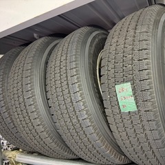 ハイエース用　スタッドレスタイヤ　アルミセット　バリ山の画像