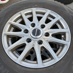 スタッドレスタイヤアルミホイールセット　ハイエース用　ダンロップ　バリ山！
の画像