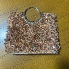 スパンコールとビーズのバッグの画像