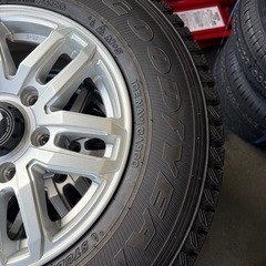 スタッドレスタイヤ　アルミホイールセット　ハイエース用　バリ山！の画像