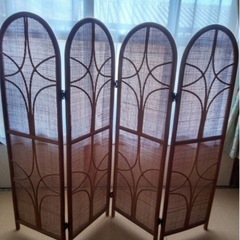 ４枚スクリーン　パーテーションの画像