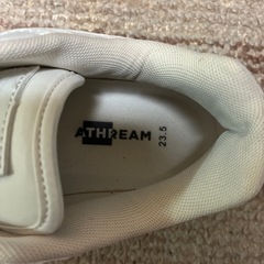 ATHREAM白のスニーカー23.5センチの画像