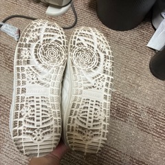 ATHREAM白のスニーカー23.5センチの画像