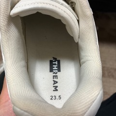 ATHREAM白のスニーカー23.5センチの画像