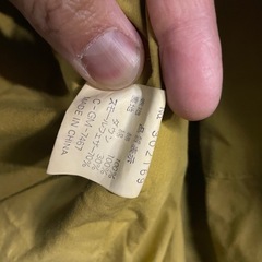 VivreClub イエロー ノースリーブベストの画像