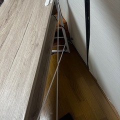 ラック付き　コンセント付き　デスクの画像