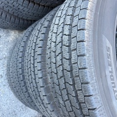 ハイエース用　スタッドレスタイヤアルミホイールセット　バリ山！の画像