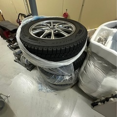 スタッドレスタイヤ17インチ(ホイ-ル付き) の画像