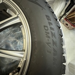 スタッドレスタイヤ17インチ(ホイ-ル付き) の画像