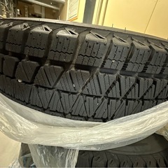 スタッドレスタイヤ17インチ(ホイ-ル付き) の画像