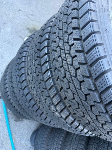 ダイナ用　スタッドレスタイヤホイールセット　バリ山