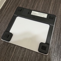 スマート体重計・体組成計 アプリ連動 スタイリッシュデザイン 表面ガラスの画像