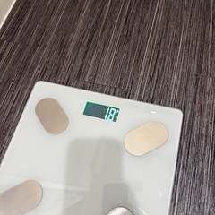 スマート体重計・体組成計 アプリ連動 スタイリッシュデザイン 表面ガラスの画像