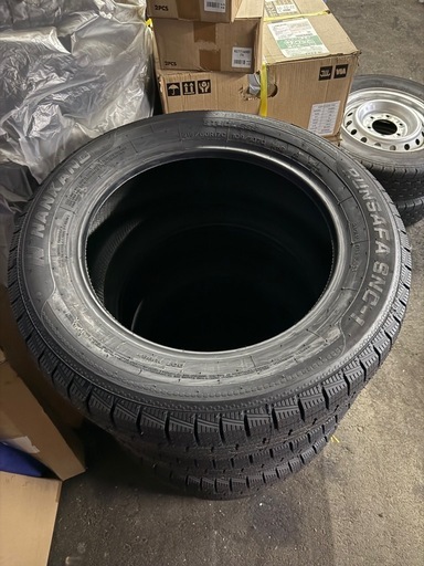 ハイエース用　新品未使用　スタッドレスタイヤ　アルミホイールセット