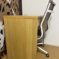 テーブル　チェアの画像