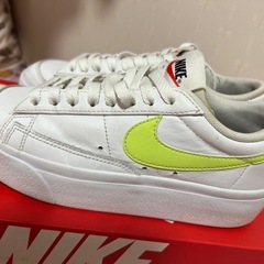 NIKE 厚底 22.5cmの画像