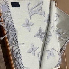 LV ラメマフラー　１回1時間ほど着用のみの画像